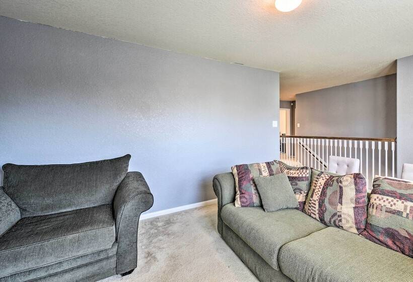 Spacious Conroe Home   6 Mi To The Woodlands!