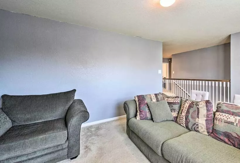 Spacious Conroe Home   6 Mi To The Woodlands!