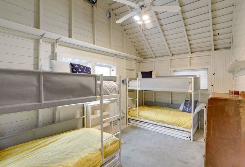 Spacious Lakeside Cottage   2 Miles To Marblehead!