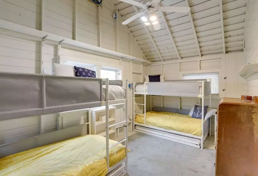 Spacious Lakeside Cottage   2 Miles To Marblehead!