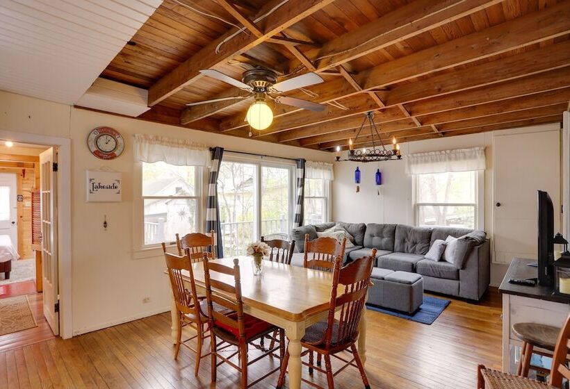 Spacious Lakeside Cottage   2 Miles To Marblehead!