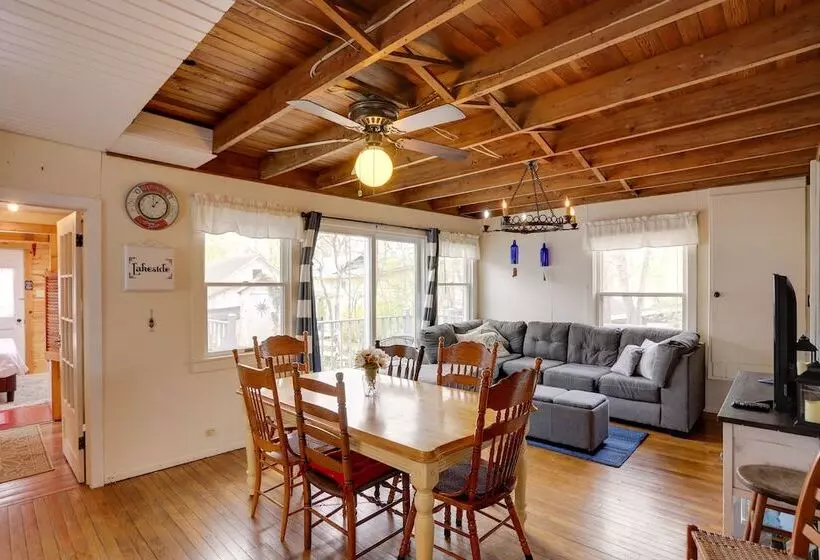 Spacious Lakeside Cottage   2 Miles To Marblehead!