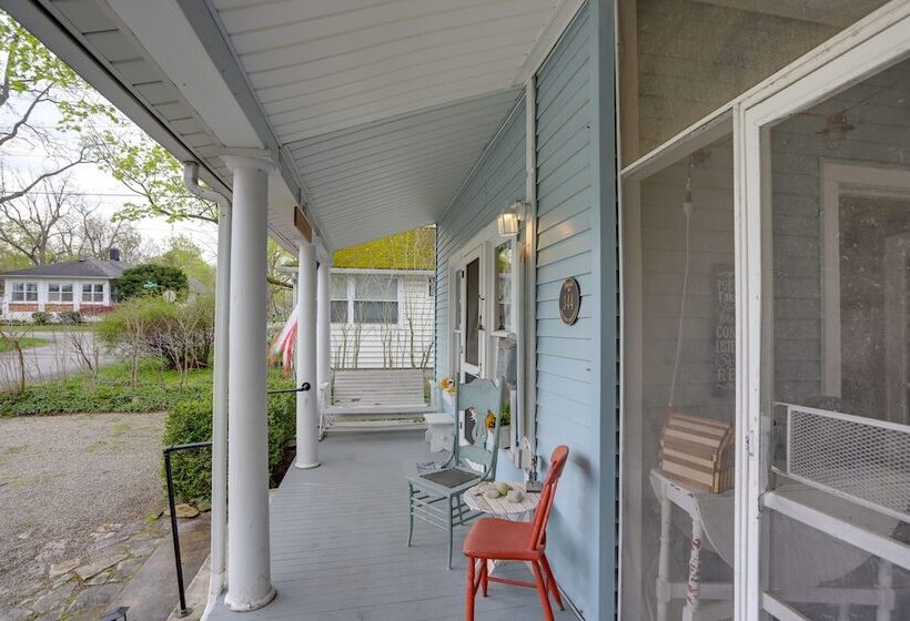 Spacious Lakeside Cottage   2 Miles To Marblehead!