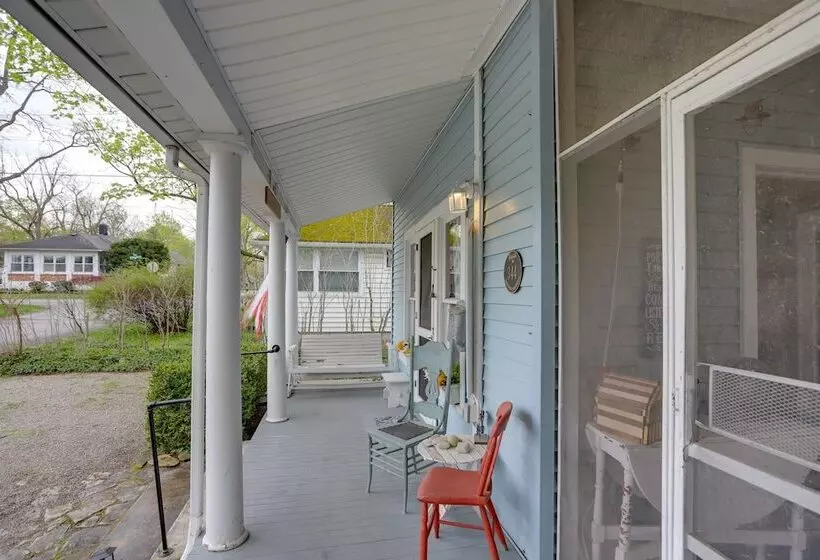 Spacious Lakeside Cottage   2 Miles To Marblehead!