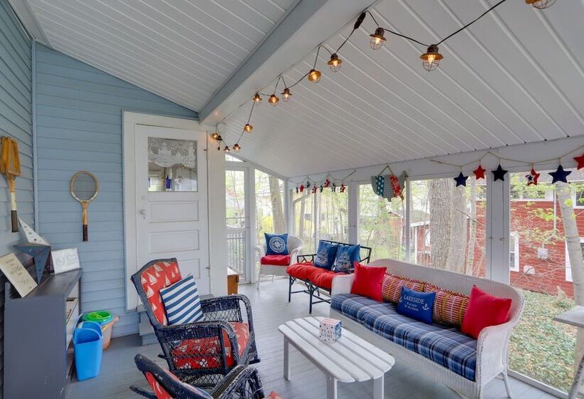 Spacious Lakeside Cottage   2 Miles To Marblehead!