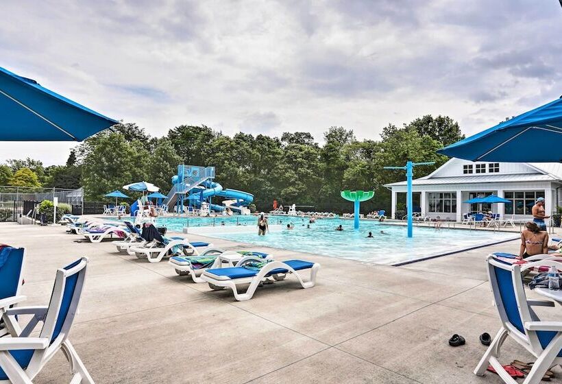 Spacious Lakeside Cottage   2 Miles To Marblehead!