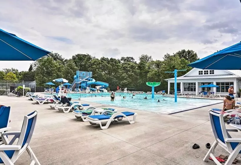 Spacious Lakeside Cottage   2 Miles To Marblehead!