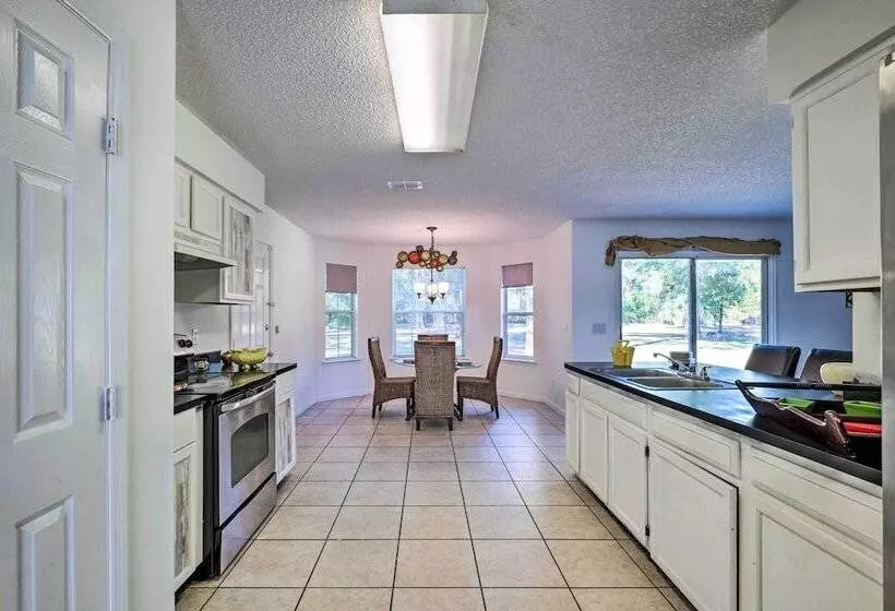 Sunny Abode, 10 Mi To University Of Florida!