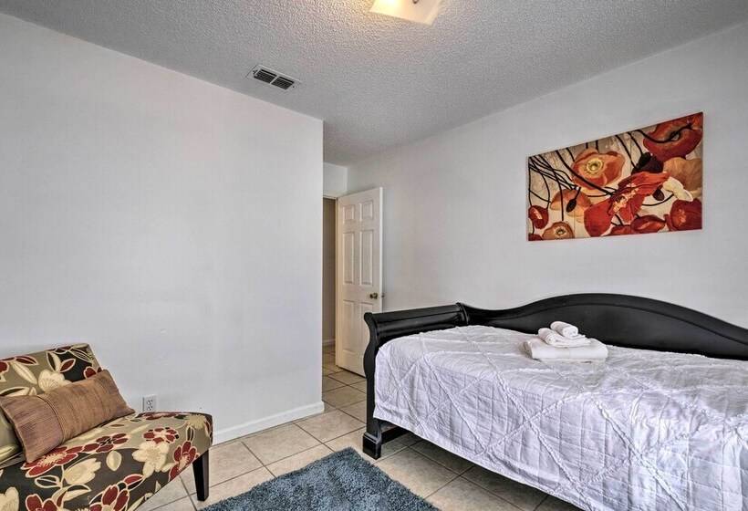 Sunny Abode, 10 Mi To University Of Florida!