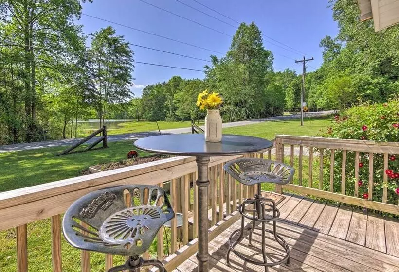 The Country Cottage In Union Mills W/ Porch!