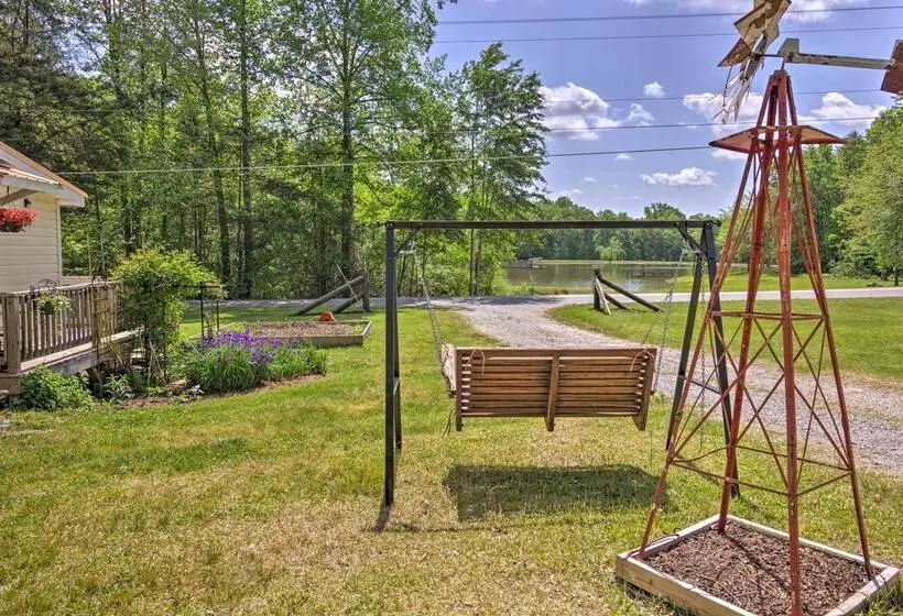 The Country Cottage In Union Mills W/ Porch!