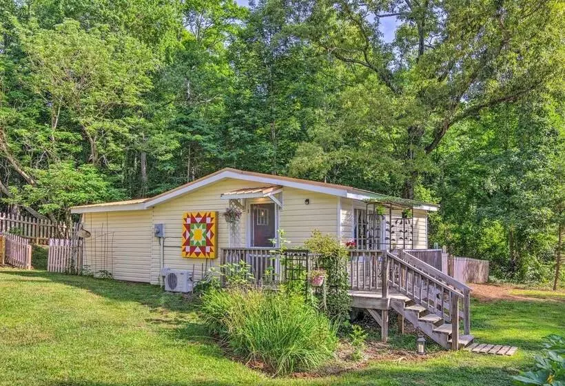 The Country Cottage In Union Mills W/ Porch!