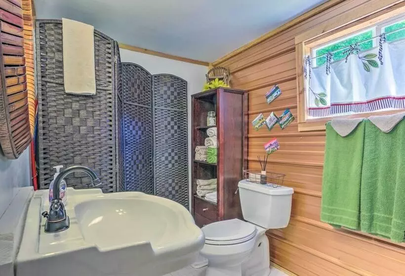 The Country Cottage In Union Mills W/ Porch!