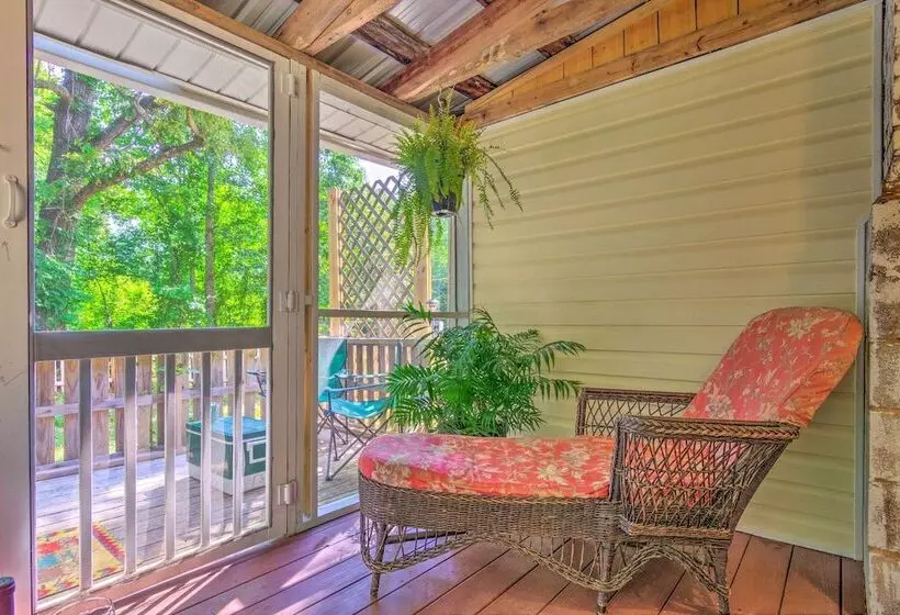 The Country Cottage In Union Mills W/ Porch!