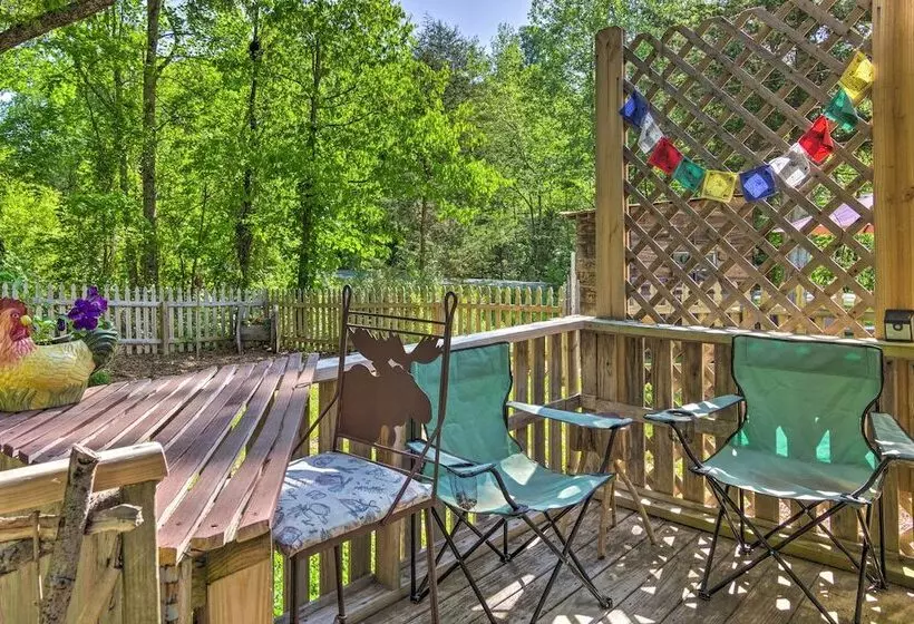 The Country Cottage In Union Mills W/ Porch!