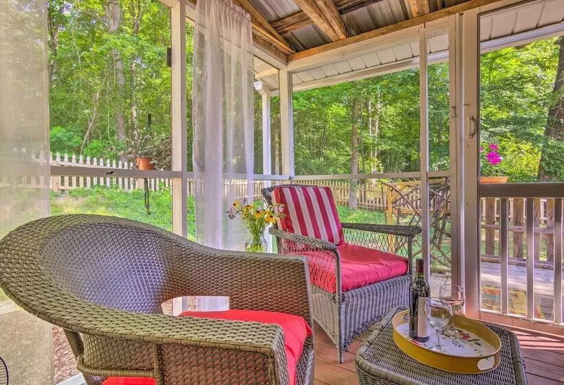 The Country Cottage In Union Mills W/ Porch!