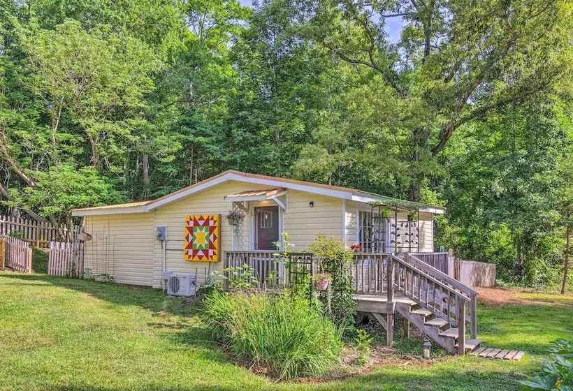 The Country Cottage In Union Mills W/ Porch!