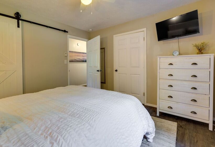 Poconos Home Near Lake W/ Hot Tub: Private Pool