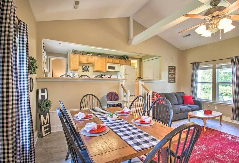 Turtle Rock    Ironton Cabin W/ Furnished Patio!