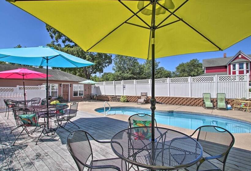 Turtle Rock    Ironton Cabin W/ Furnished Patio!