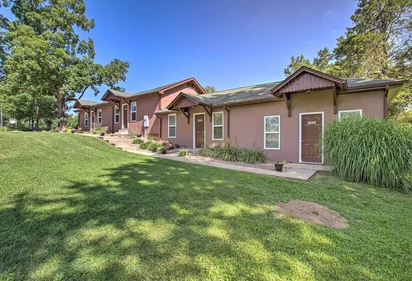 Turtle Rock    Ironton Cabin W/ Furnished Patio!