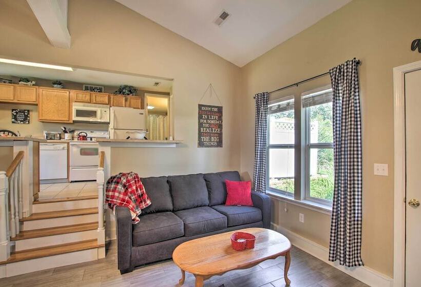 Turtle Rock    Ironton Cabin W/ Furnished Patio!