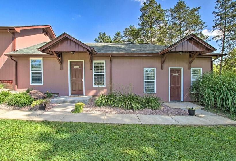 Turtle Rock    Ironton Cabin W/ Furnished Patio!