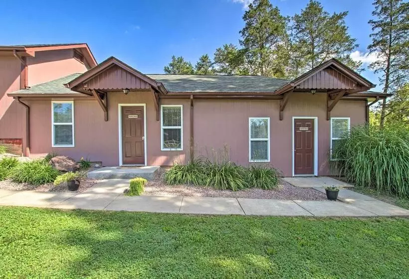 Turtle Rock    Ironton Cabin W/ Furnished Patio!