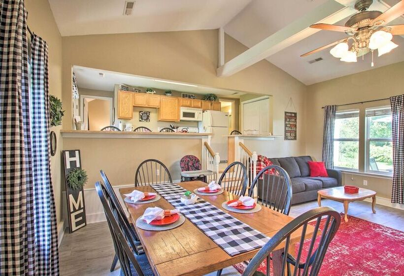 Turtle Rock    Ironton Cabin W/ Furnished Patio!