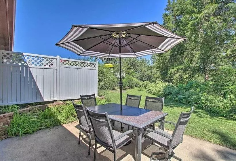 Turtle Rock    Ironton Cabin W/ Furnished Patio!