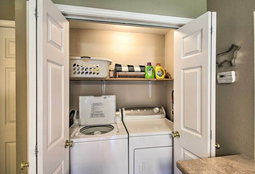 Turtle Rock    Ironton Cabin W/ Furnished Patio!