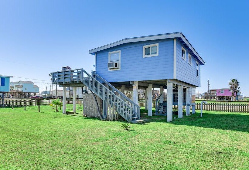 Beach House In Freeport ~ 1 Mi To Surfside Beach!