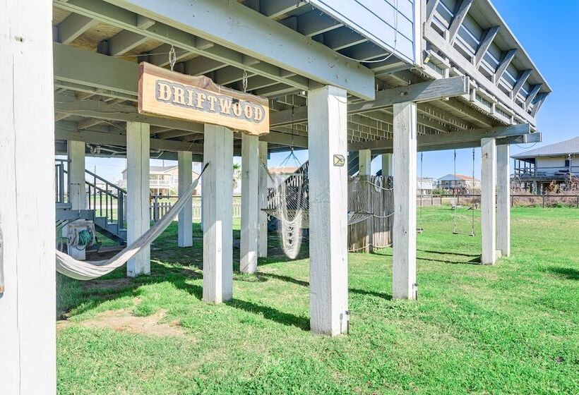 Beach House In Freeport ~ 1 Mi To Surfside Beach!