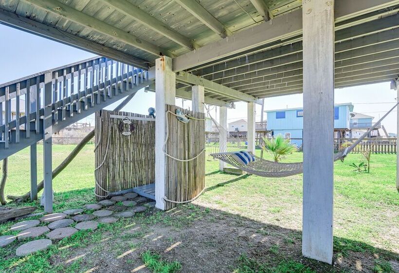 Beach House In Freeport ~ 1 Mi To Surfside Beach!