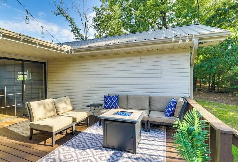 Waterfront Greers Ferry Lake Vacation Rental!