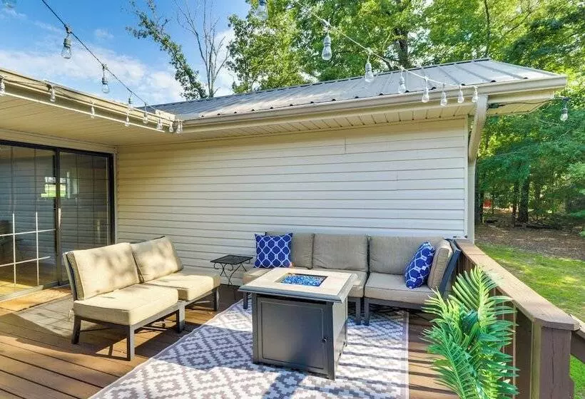 Waterfront Greers Ferry Lake Vacation Rental!