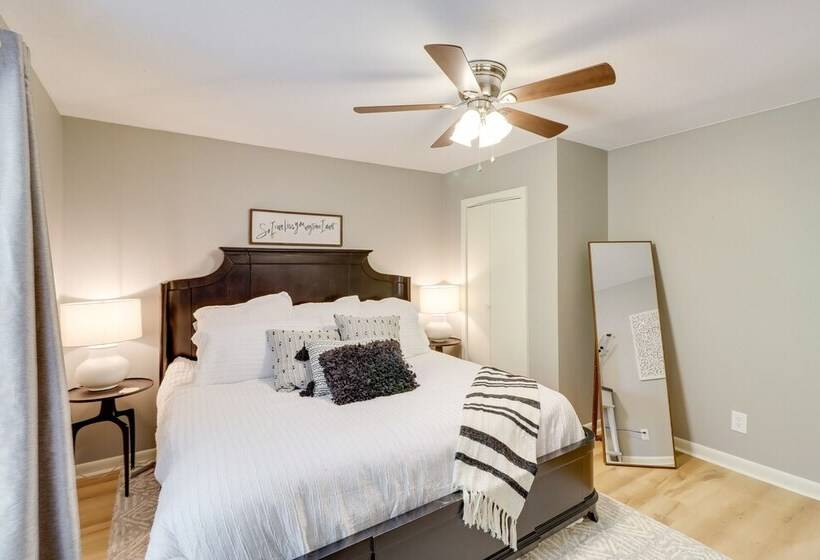 Waterfront Greers Ferry Lake Vacation Rental!