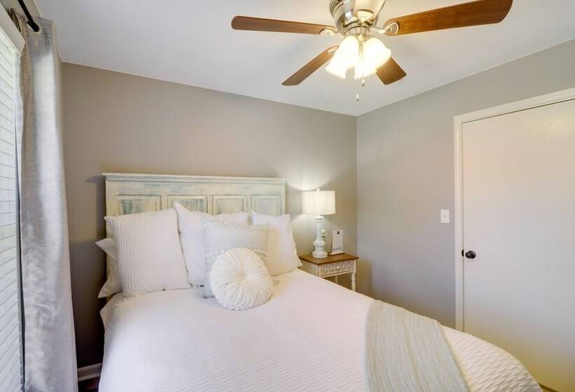 Waterfront Greers Ferry Lake Vacation Rental!