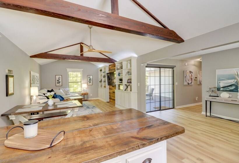 Waterfront Greers Ferry Lake Vacation Rental!