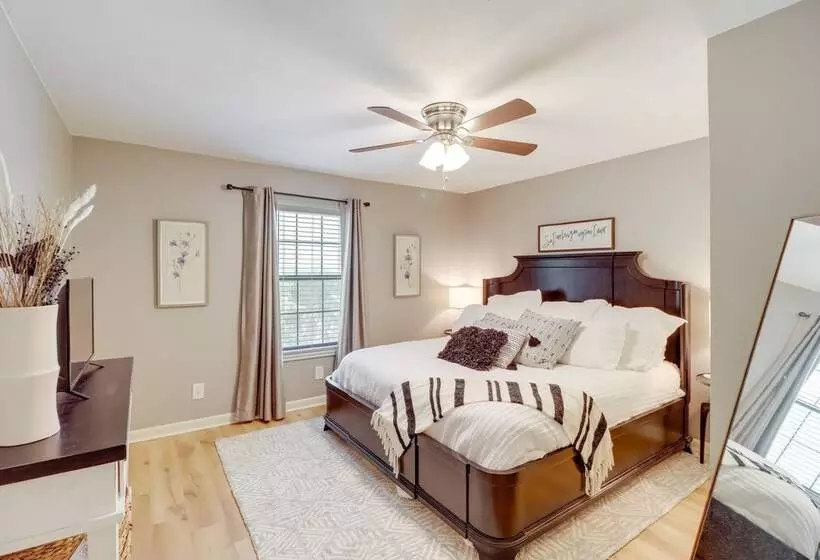 Waterfront Greers Ferry Lake Vacation Rental!