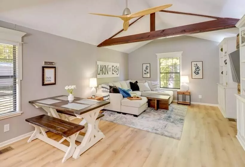 Waterfront Greers Ferry Lake Vacation Rental!
