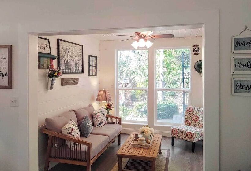 Wine Lovers Garden Oasis In Sutter Creek!