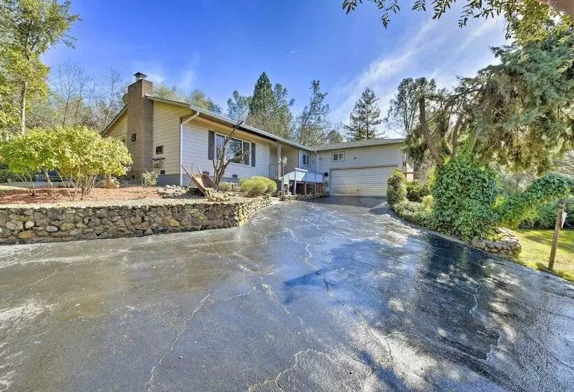 Wine Lovers Garden Oasis In Sutter Creek!