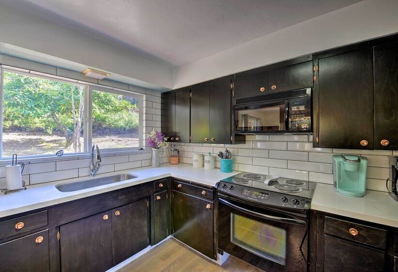 Wine Lovers Garden Oasis In Sutter Creek!