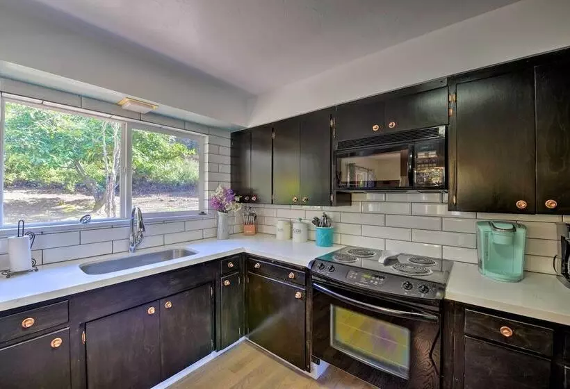 Wine Lovers Garden Oasis In Sutter Creek!