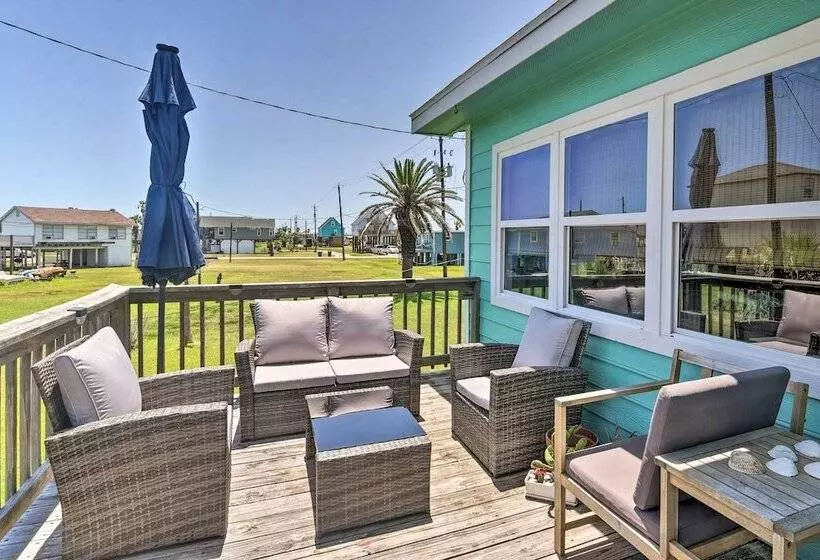 Breezy Surfside Beach Home W/ Deck: Walk To Beach