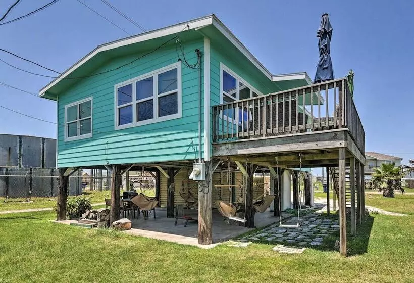 Breezy Surfside Beach Home W/ Deck: Walk To Beach