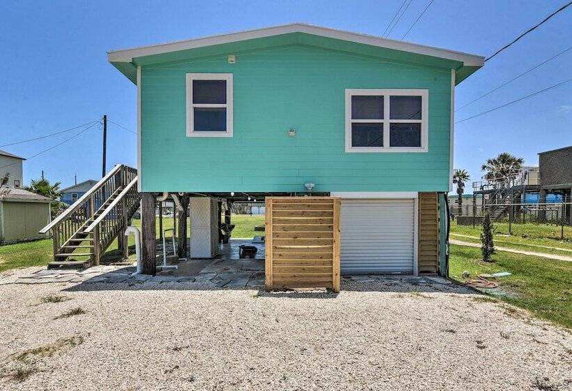 Breezy Surfside Beach Home W/ Deck: Walk To Beach