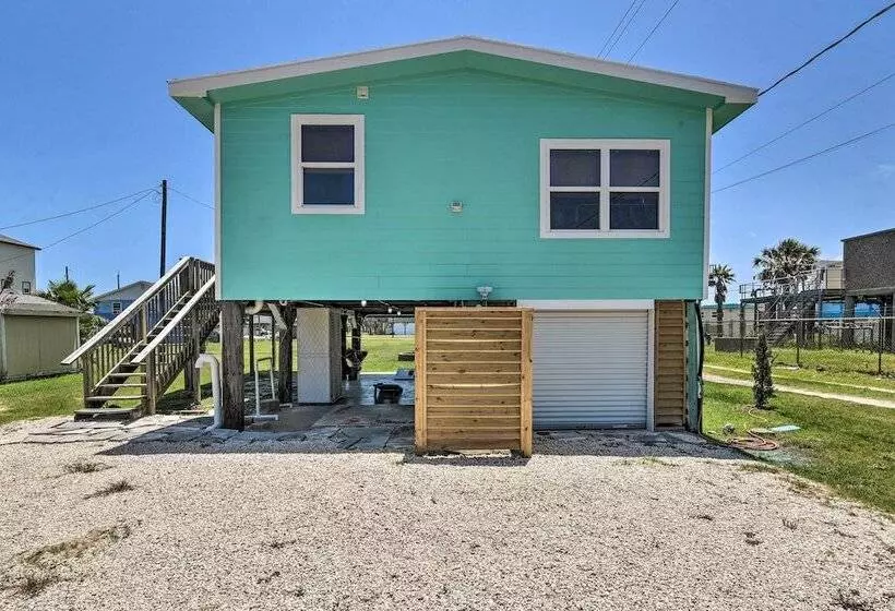 Breezy Surfside Beach Home W/ Deck: Walk To Beach