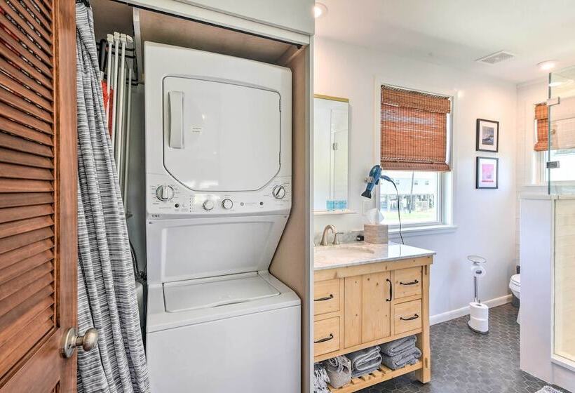 Breezy Surfside Beach Home W/ Deck: Walk To Beach